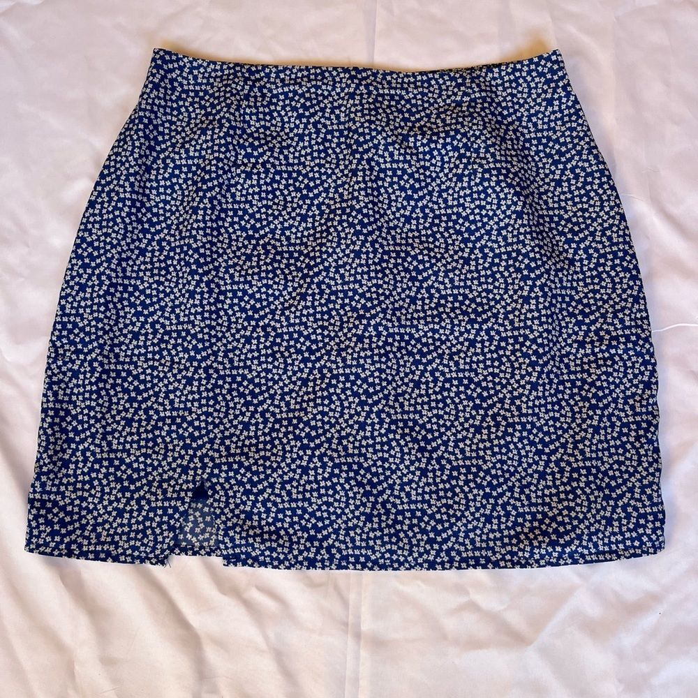 Woman’s She+Sky Blue Floral mini Skirt Size Large